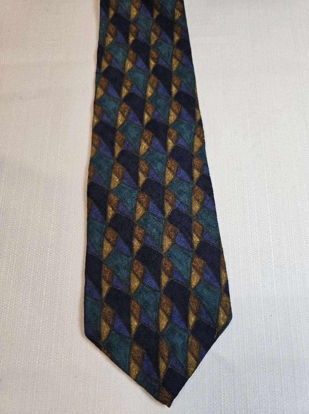 Chaps Ralph Lauren 100 % Pure Silk Men's Geometric Silk Tie in Teal, Navy & Gold